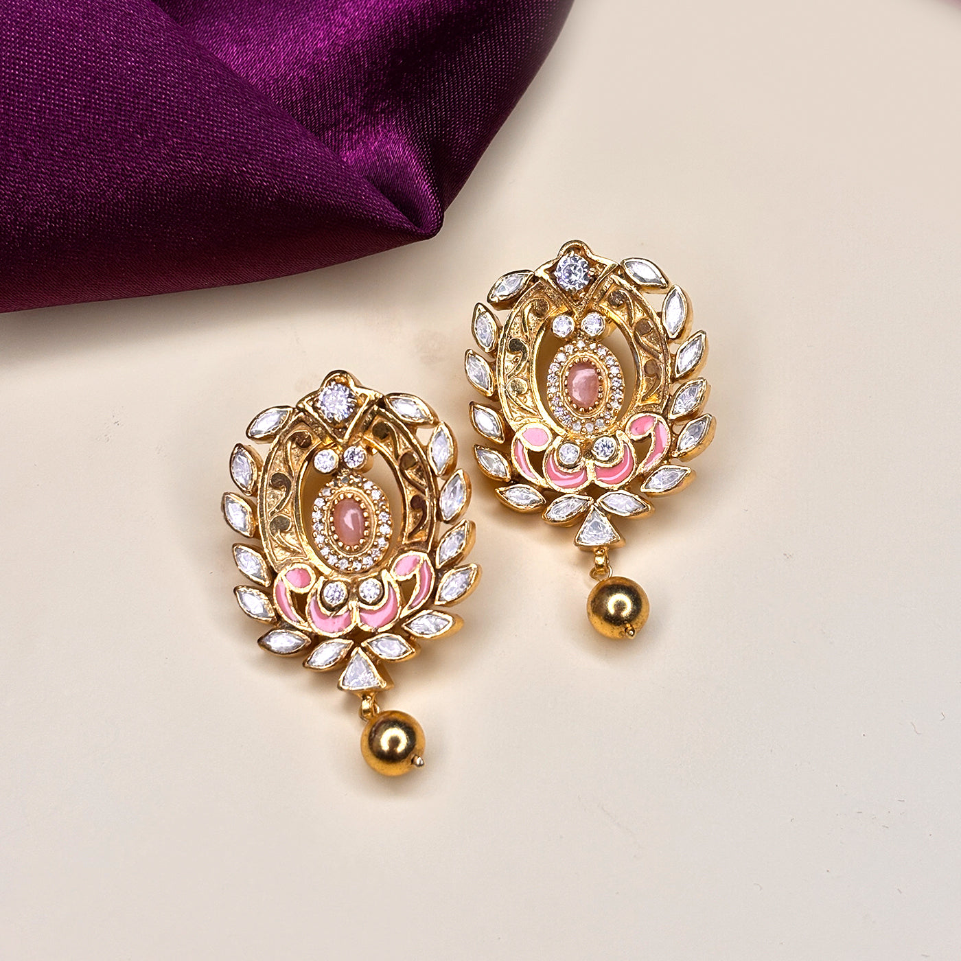 ETHEREAL PEARL PENDANT