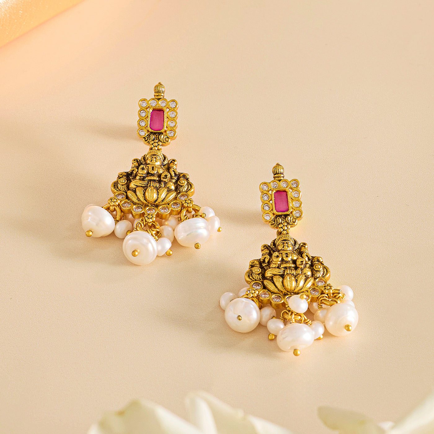 Regal Radiance Antique Pearl Necklace Set
