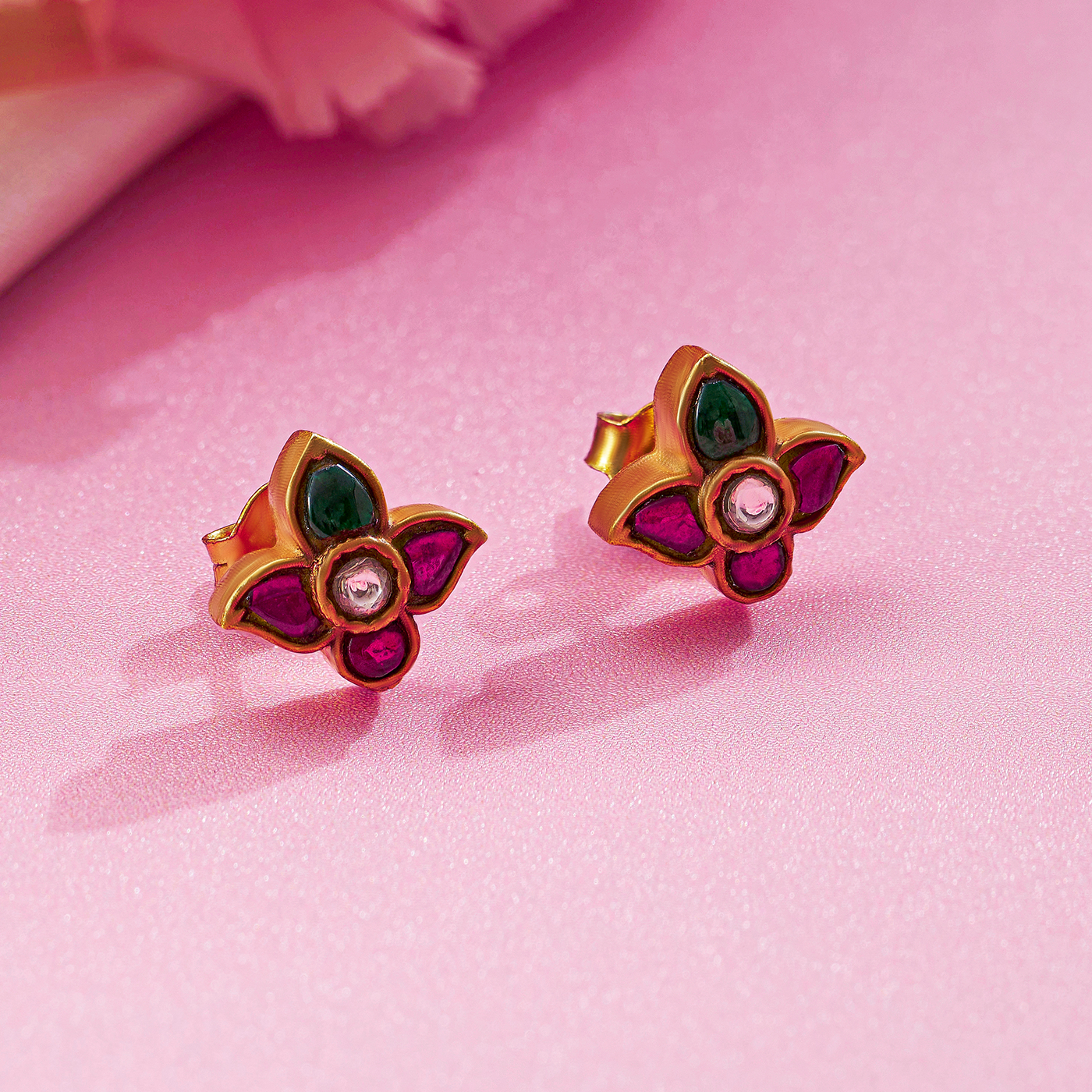 Exquisite Kundan Pearl Necklace Set with Traditional Goldwork