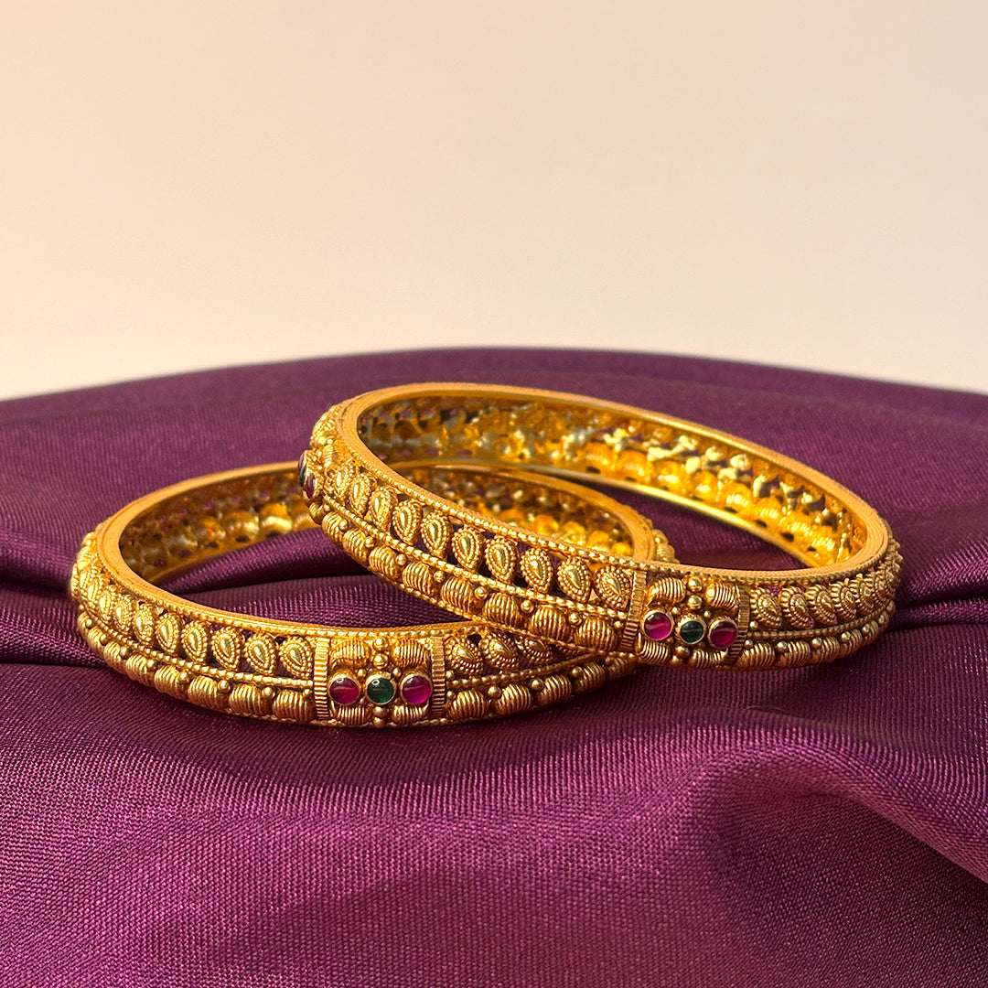 Handcrafted Antique Kemp Bangle Set