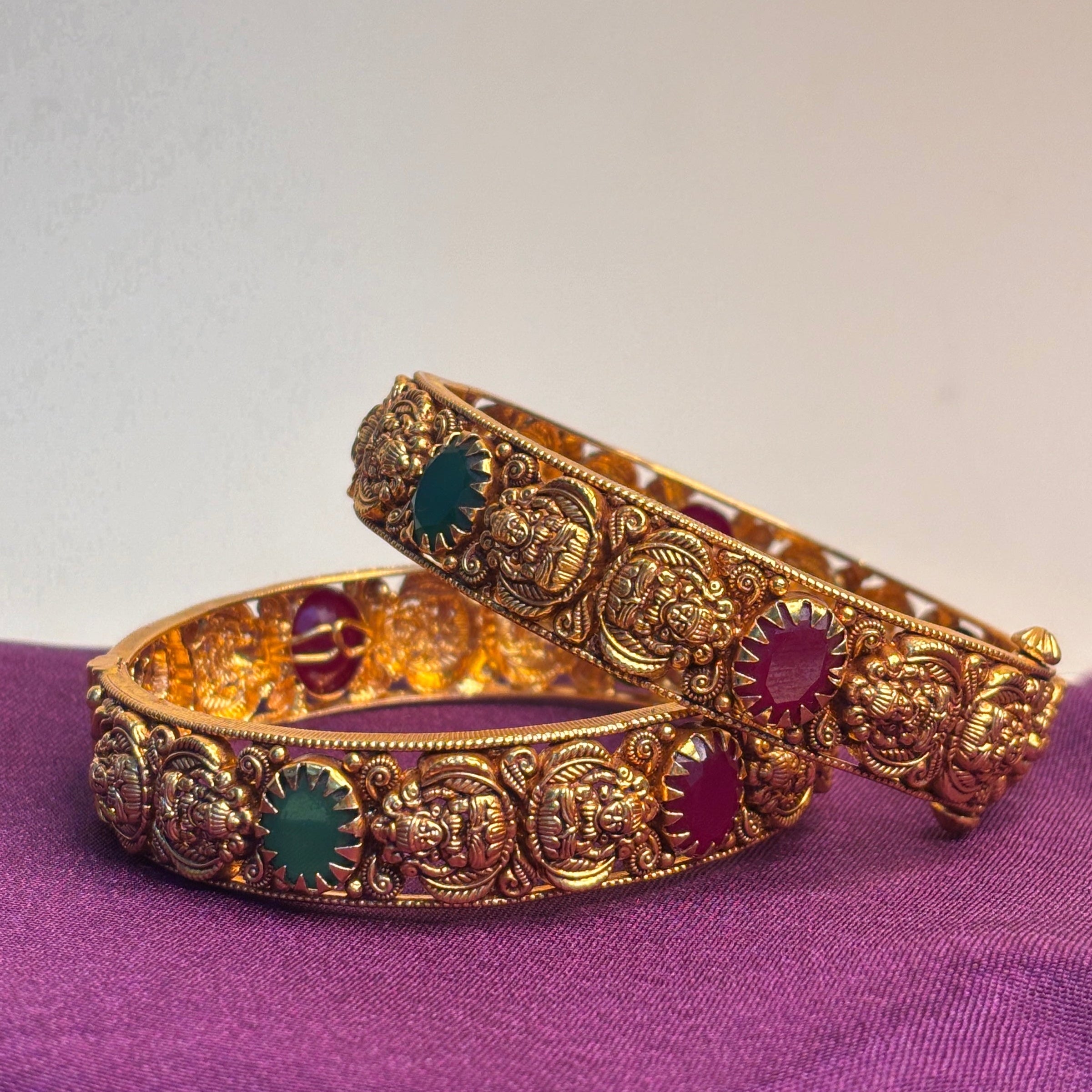 Mahalakshmi Kemp Bangle Set