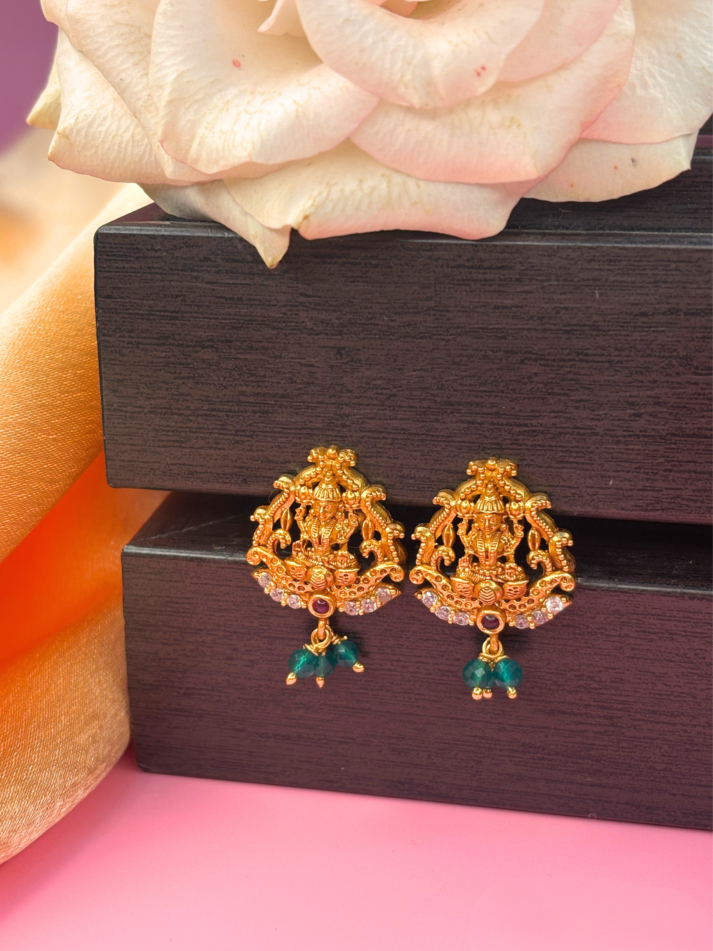 Vaibhavi Studs