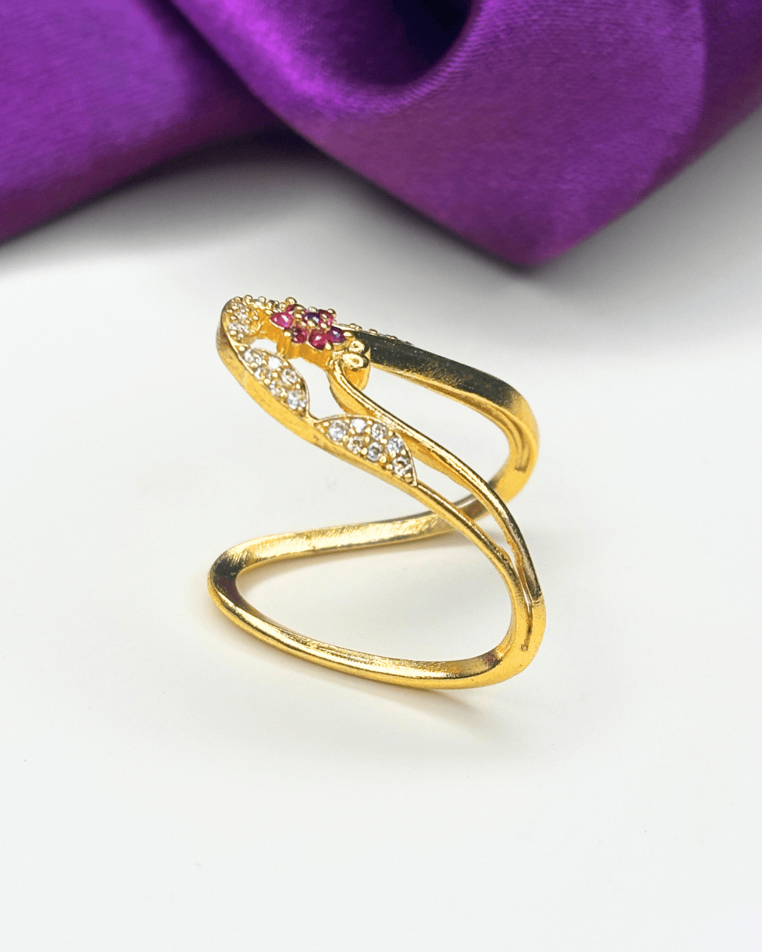 Gulabi Vanki Ring - HS925