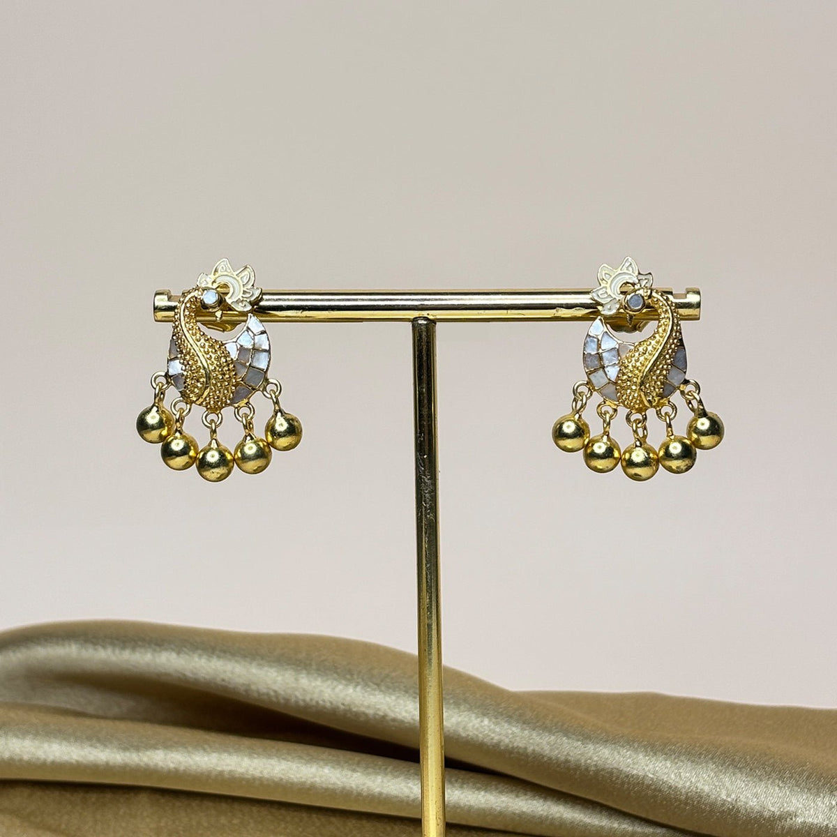 Regal Radiance Mother of Pearl Earrings - HS925