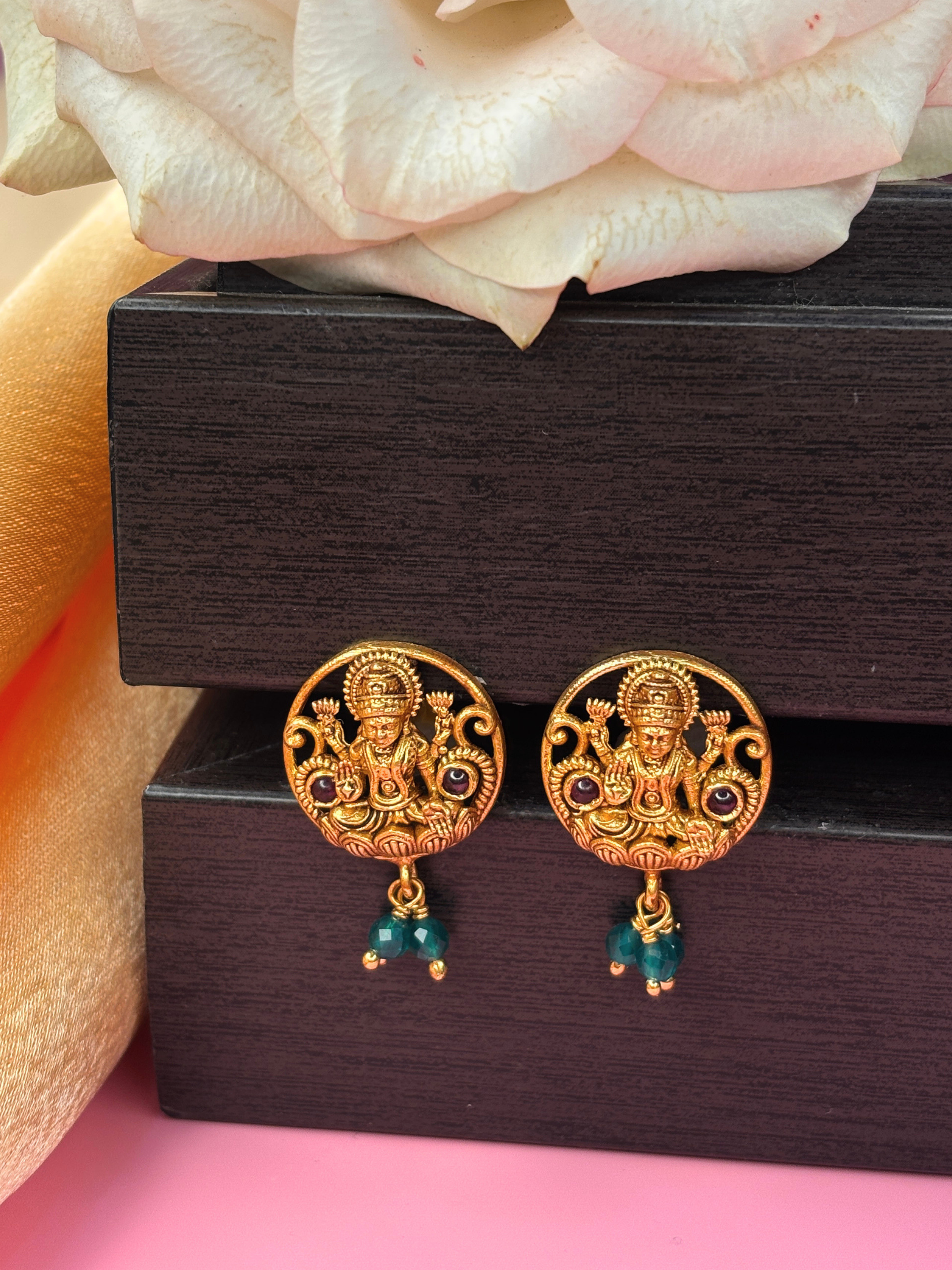 Kamalika Studs